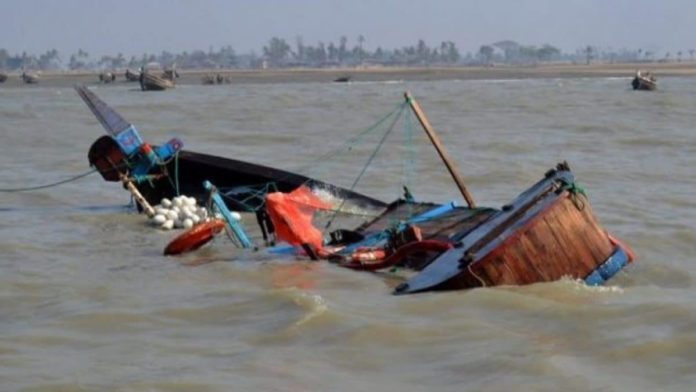Banditry: Canoes capsize